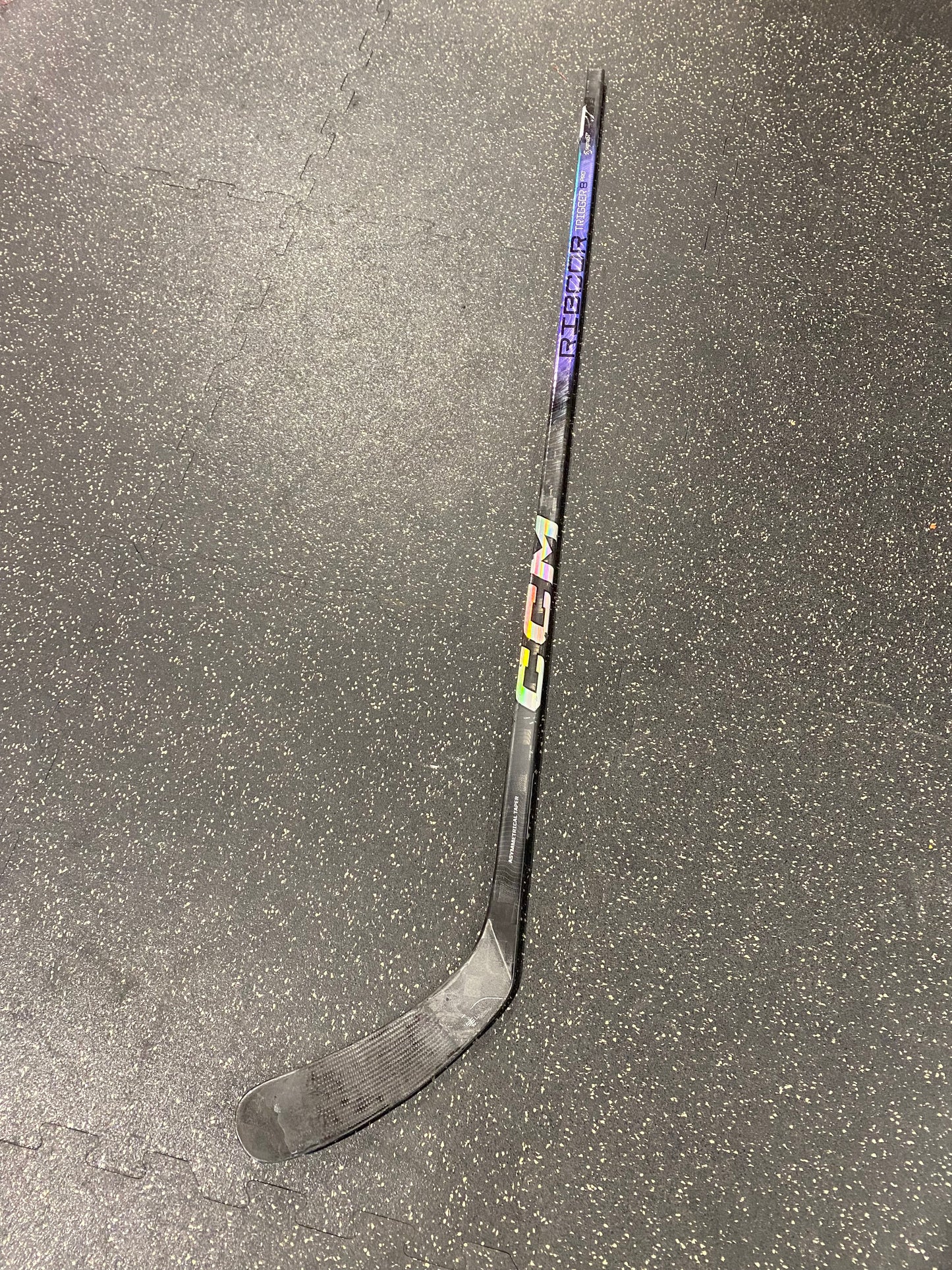 CCM Trigger 8 Pro - Right / 65 Flex / P29 - Refurbished
