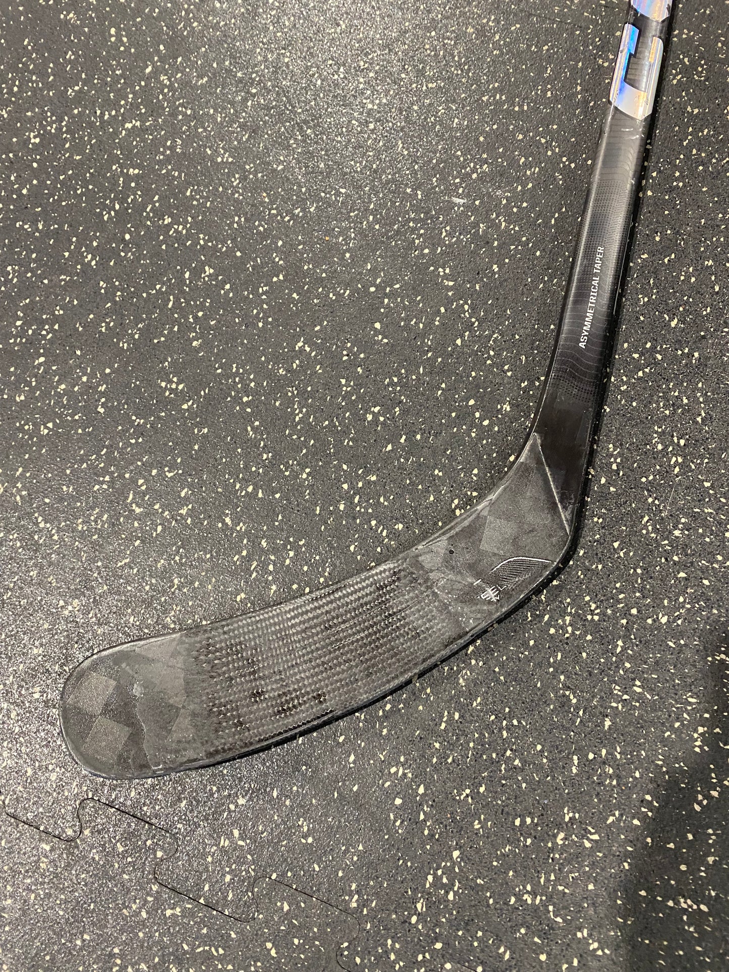 CCM Trigger 8 Pro - Right / 65 Flex / P29 - Refurbished
