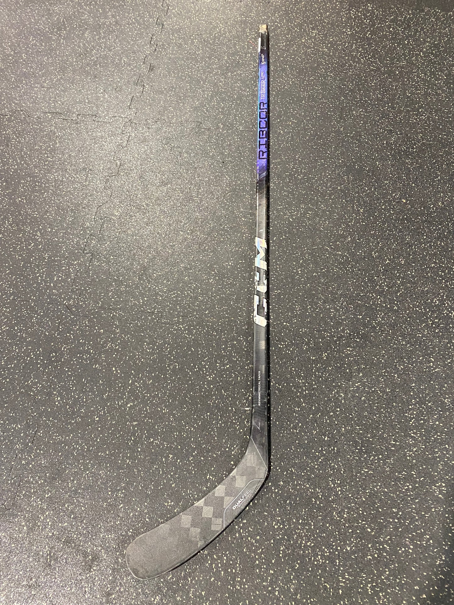 CCM Trigger 8 Pro - Right / 65 Flex / P29 - Refurbished